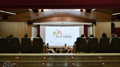 Escenario del XXVI ENEM con butacas de fondo